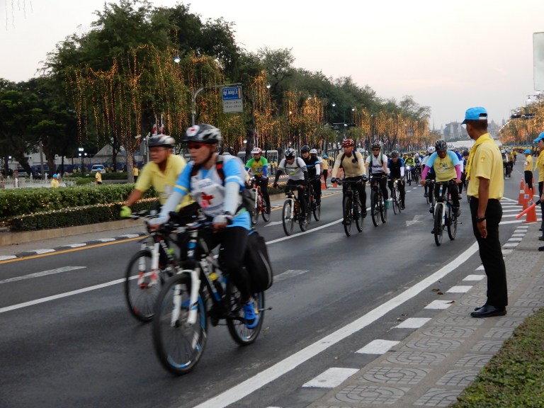 bangkok - cycling on King's day